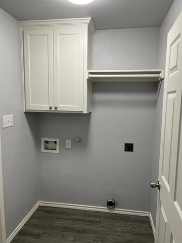 $1,325 | 203 East Border Street, Rio Vista, TX 76093