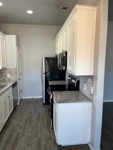 $1,325 | 203 East Border Street, Rio Vista, TX 76093