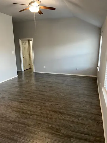 $1,325 | 203 East Border Street, Rio Vista, TX 76093