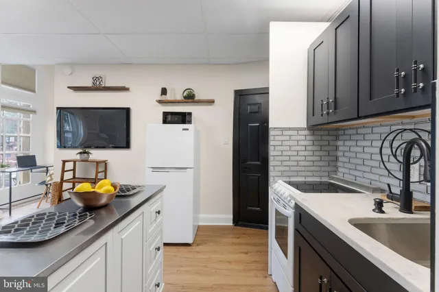 $2,000 | 2002 17th Street Northwest, Unit 2, Washington, DC 20009