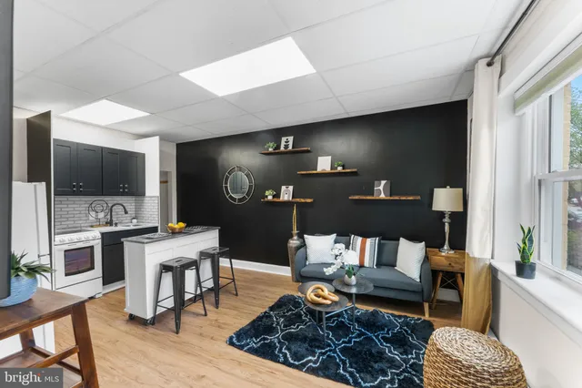 $2,000 | 2002 17th Street Northwest, Unit 2, Washington, DC 20009