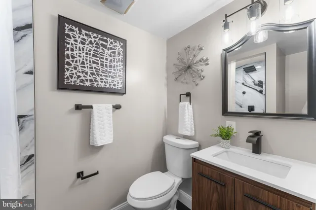 $2,000 | 2002 17th Street Northwest, Unit 2, Washington, DC 20009