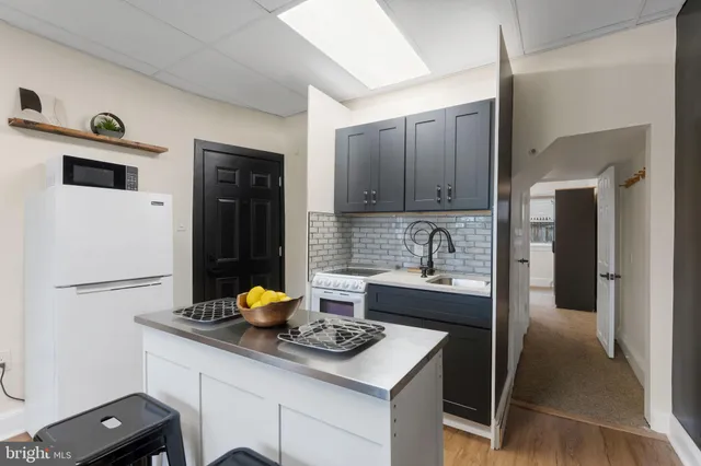 $2,000 | 2002 17th Street Northwest, Unit 2, Washington, DC 20009