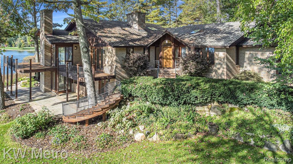 4130 Rurik Drive Howell, MI 48843 - Photo 4 of 71