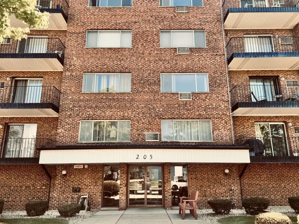 $2,250 | 205 West Miner Street, Unit 300, Arlington Heights, IL 60005