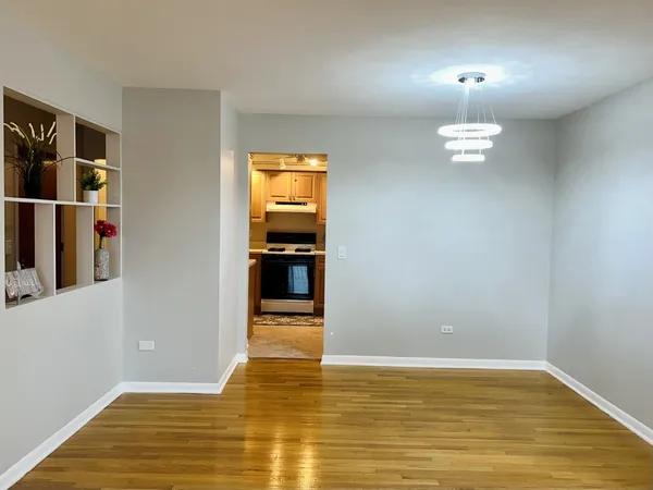 $2,340 | 205 West Miner Street, Unit 300, Arlington Heights, IL 60005