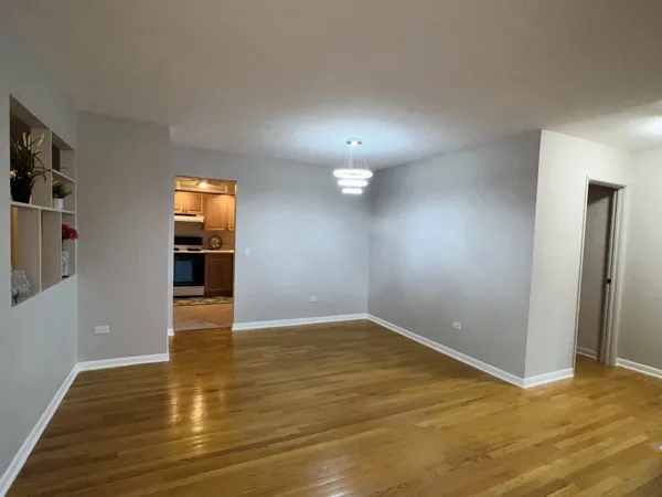 $2,340 | 205 West Miner Street, Unit 300, Arlington Heights, IL 60005