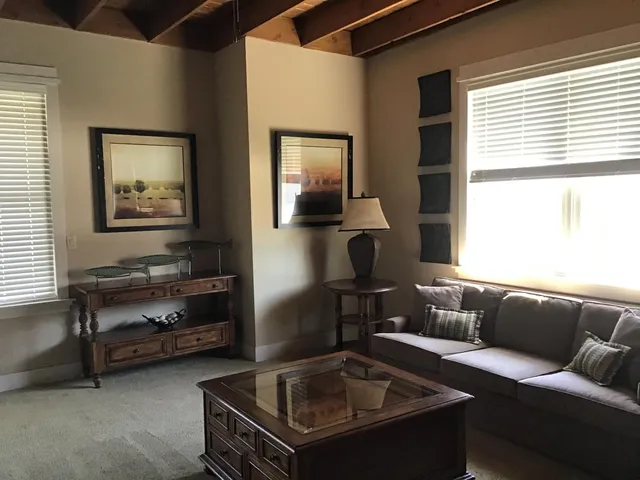 $1,600 | 360 Town Square Road, Copperopolis, CA 95228