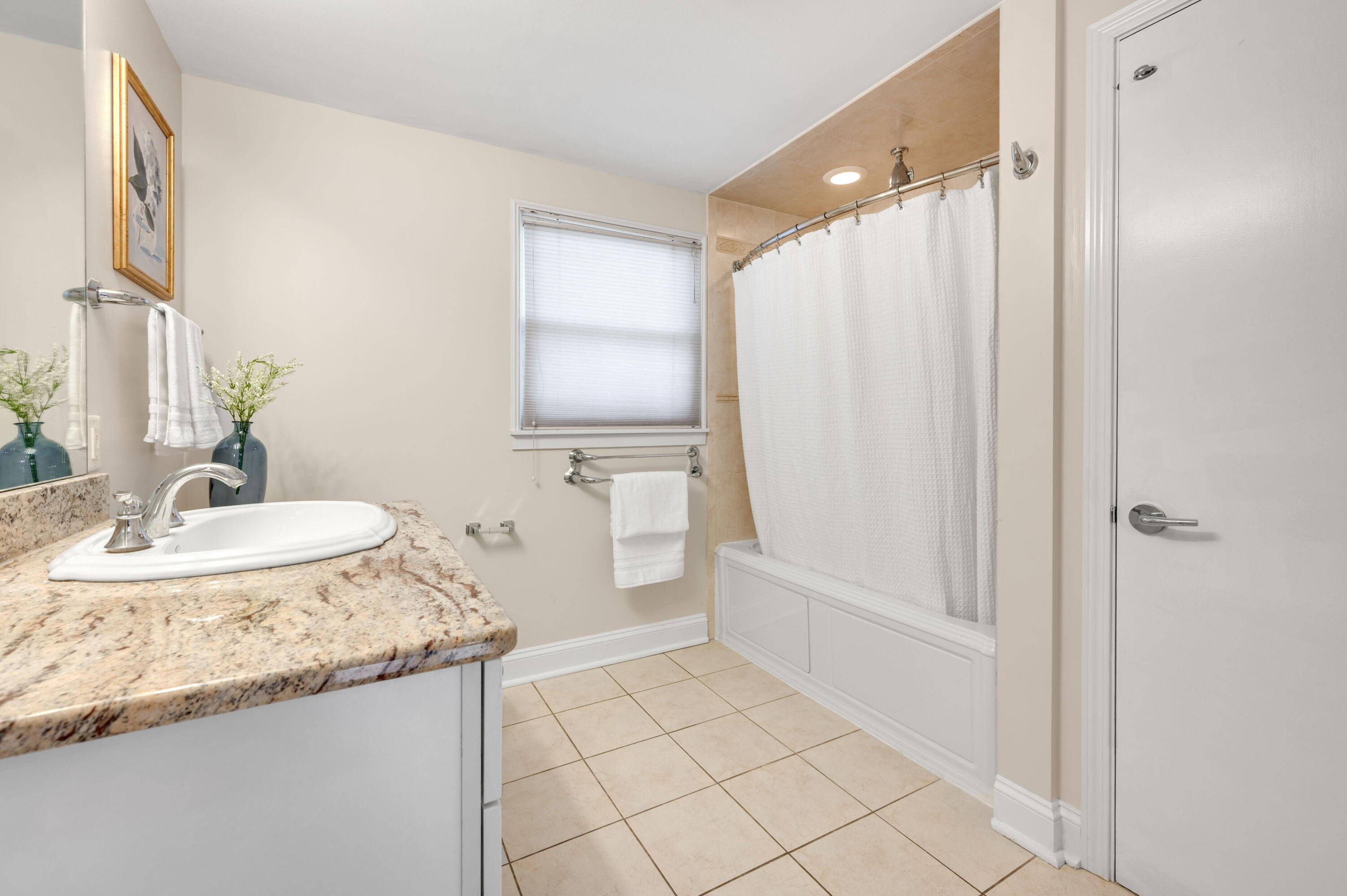 6261 North Bay Ridge Avenue Whitefish Bay, WI 53217 - Photo 16 of 21 Welcome Home!