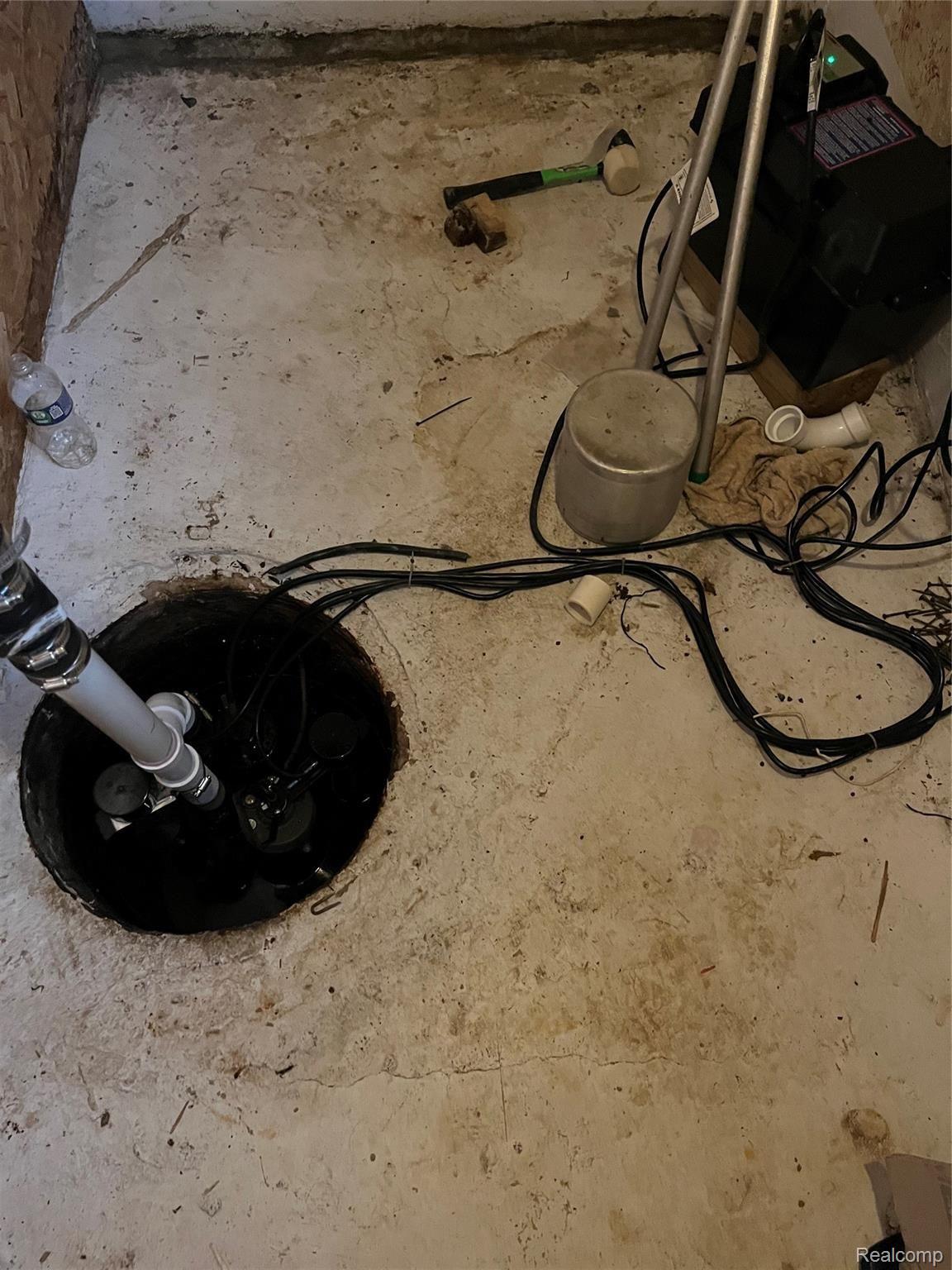 3682 Hanes Road Vassar, MI 48768 - Photo 23 of 30 sump pump with battery back up.JPG