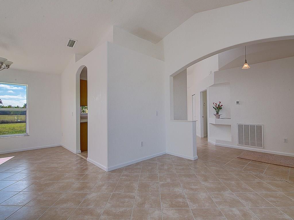 386 Southwest Ridgecrest Drive Port St. Lucie, FL 34953 - Photo 6 of 24