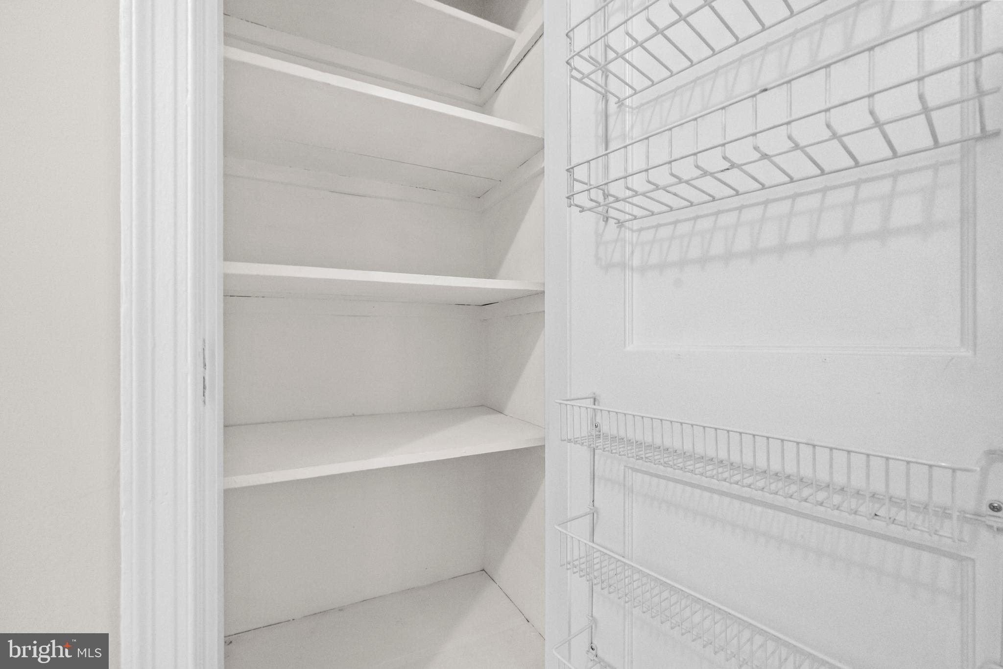 1400 South Edgewood Street, Unit 527 Arlington, VA 22204 - Photo 25 of 32 a close up of a bathtub