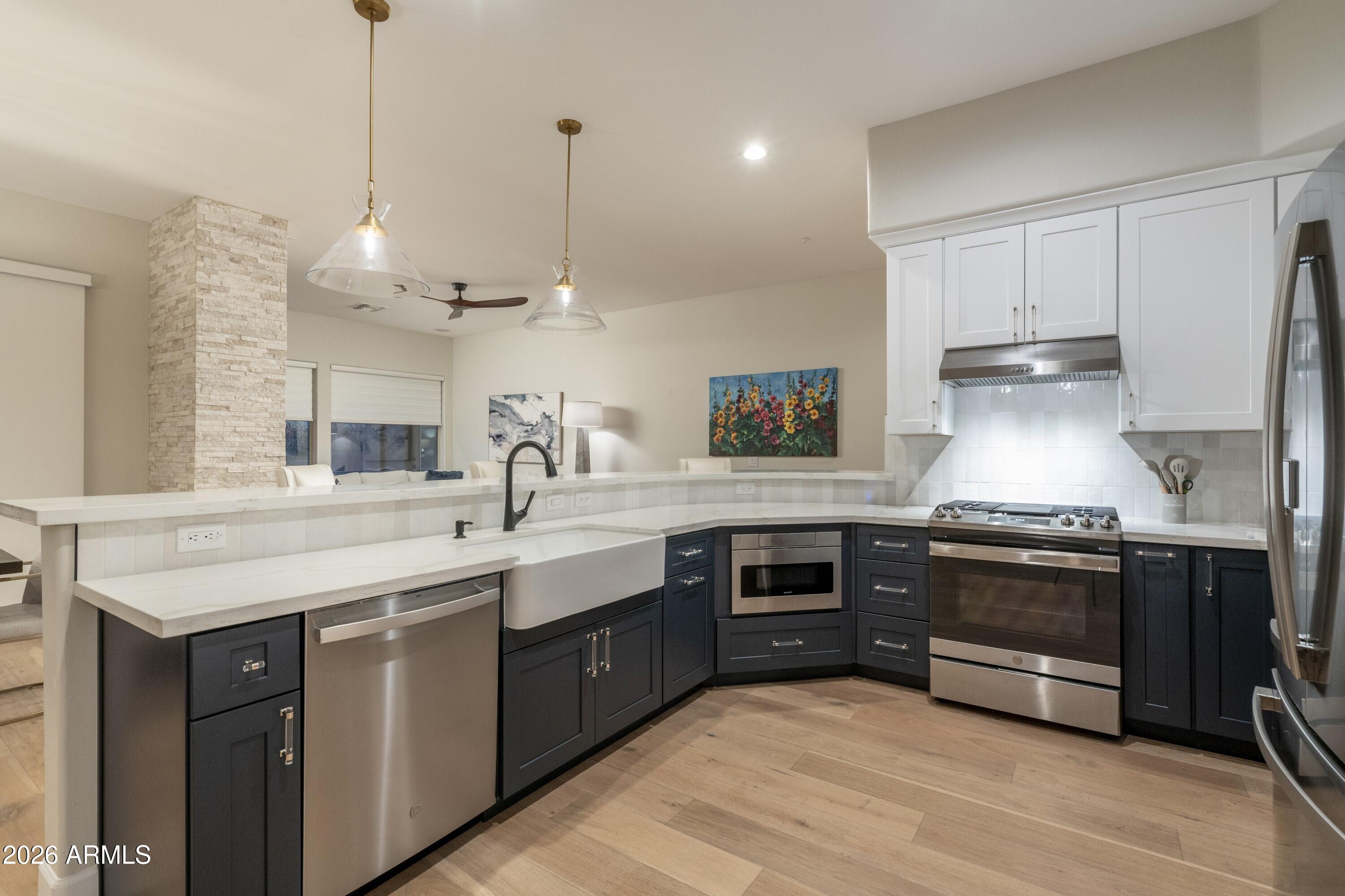 7278 East Eagle Feather Road Scottsdale, AZ 85266 - Photo 10 of 45 White Quartz Slab Countertops