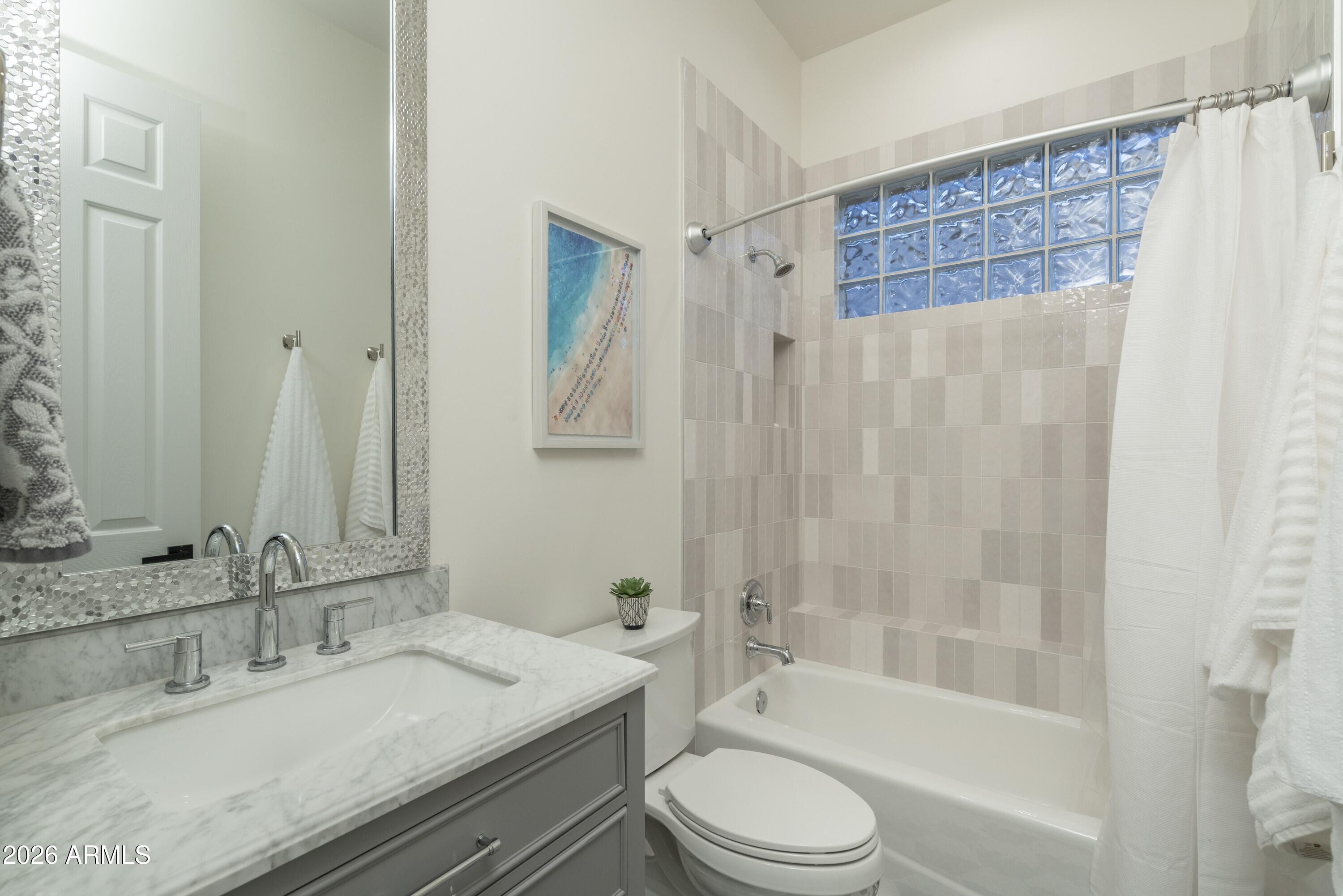 7278 East Eagle Feather Road Scottsdale, AZ 85266 - Photo 23 of 45 Second Bedroom Ensuite Bath