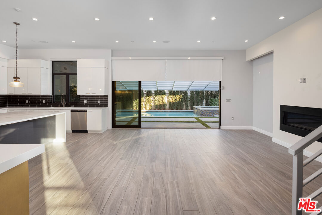 156 North Wetherly Drive Beverly Hills, CA 90211 - Photo 16 of 57