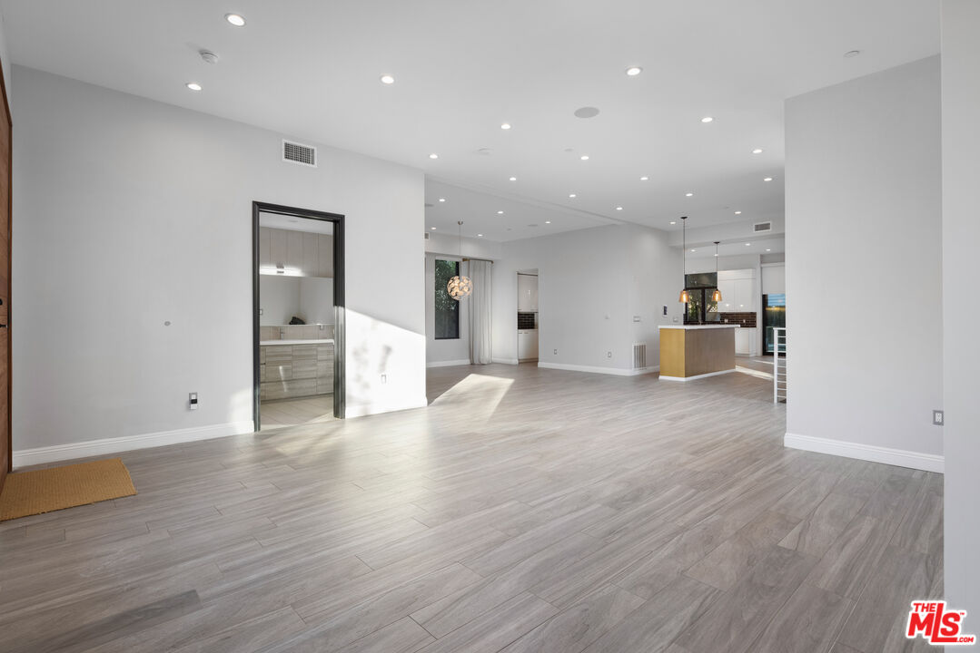 156 North Wetherly Drive Beverly Hills, CA 90211 - Photo 6 of 57