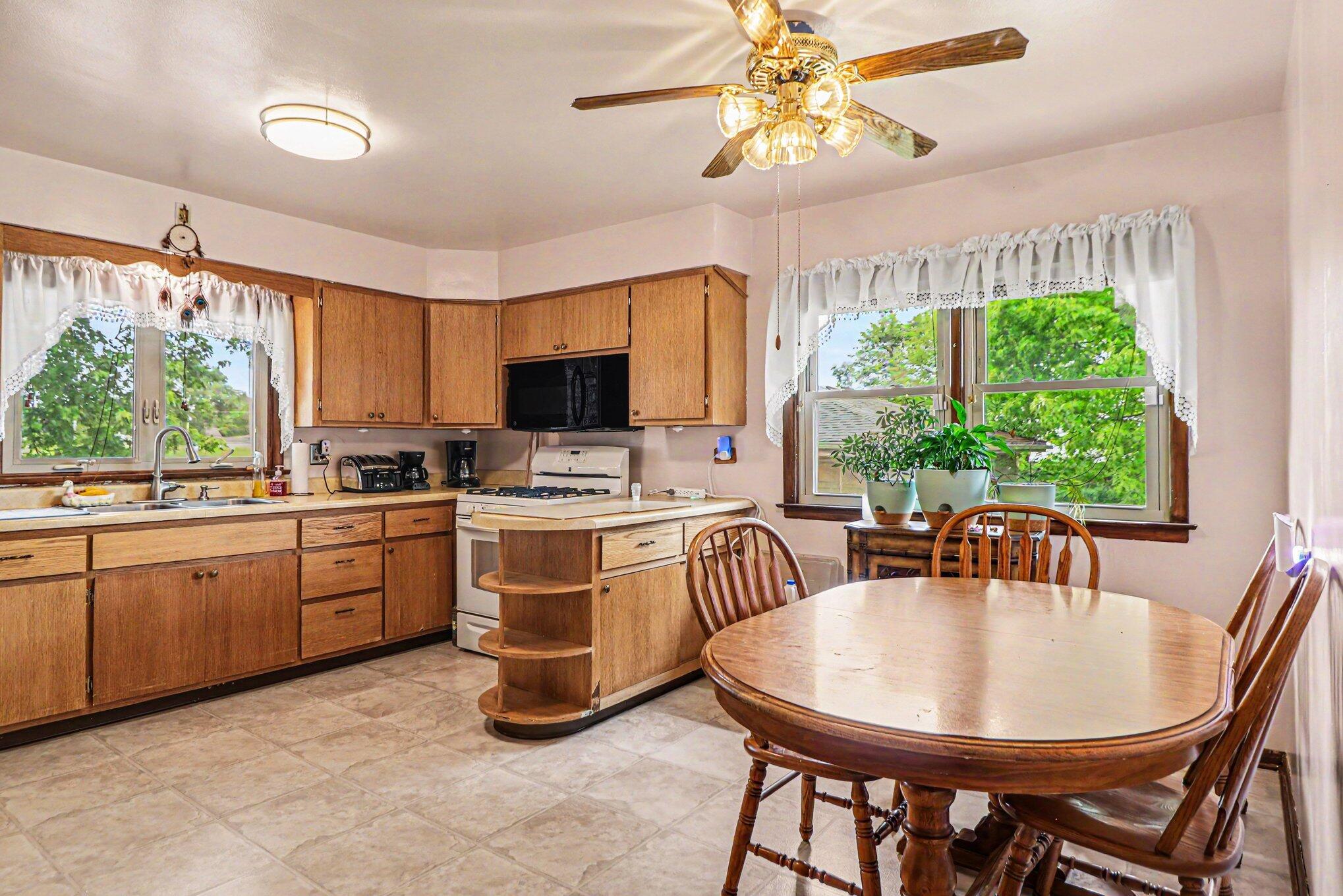305 West 35th Avenue Griffith, IN 46319 - Photo 7 of 20 2038x1359