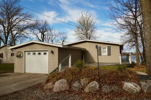 $422,000 | 4916 189th Avenue Northwest, New London, MN 56273