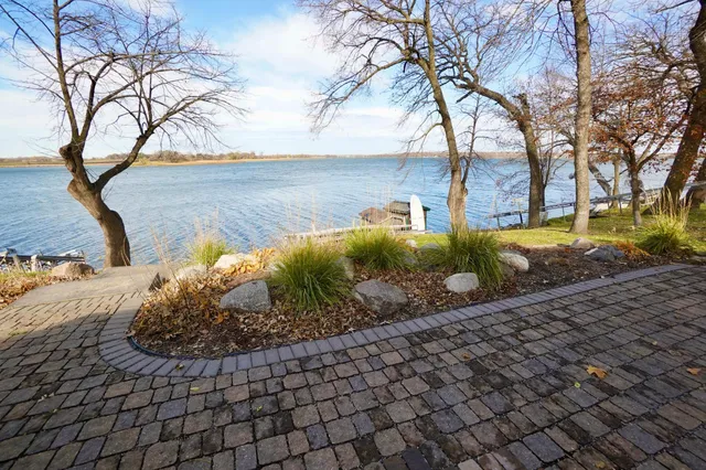 $422,000 | 4916 189th Avenue Northwest, New London, MN 56273