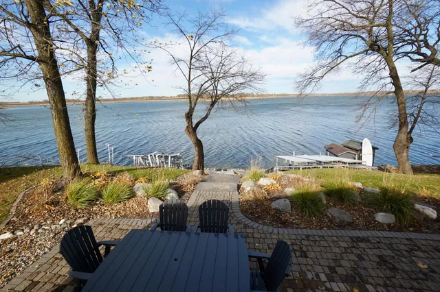 $422,000 | 4916 189th Avenue Northwest, New London, MN 56273