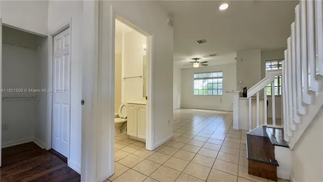 a view of entryway with livingroom