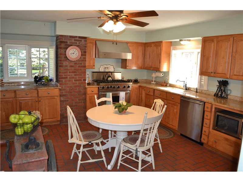7 Maple Road Warren, RI 02885 - Photo 9 of 25 Kitchen. Amazing cook s kitchen, high end appliances, granite...