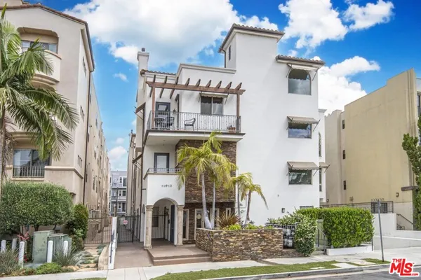$3,750 | 10913 Whipple Street, Unit 105, Toluca Lake, CA 91602
