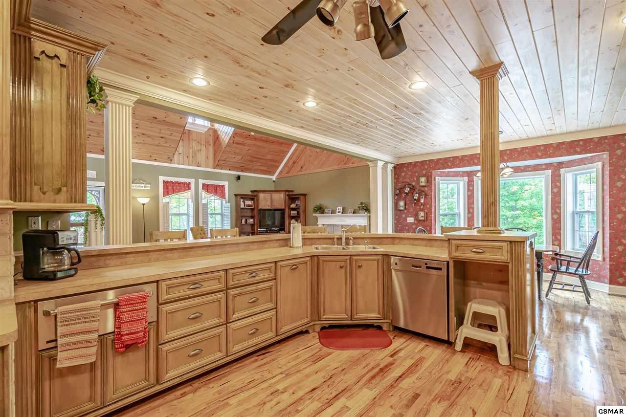 2875 Top Road, Unit THEFANTASIAHOUSE Sevierville, TN 37876 - Photo 17 of 36 Gallery Image 17