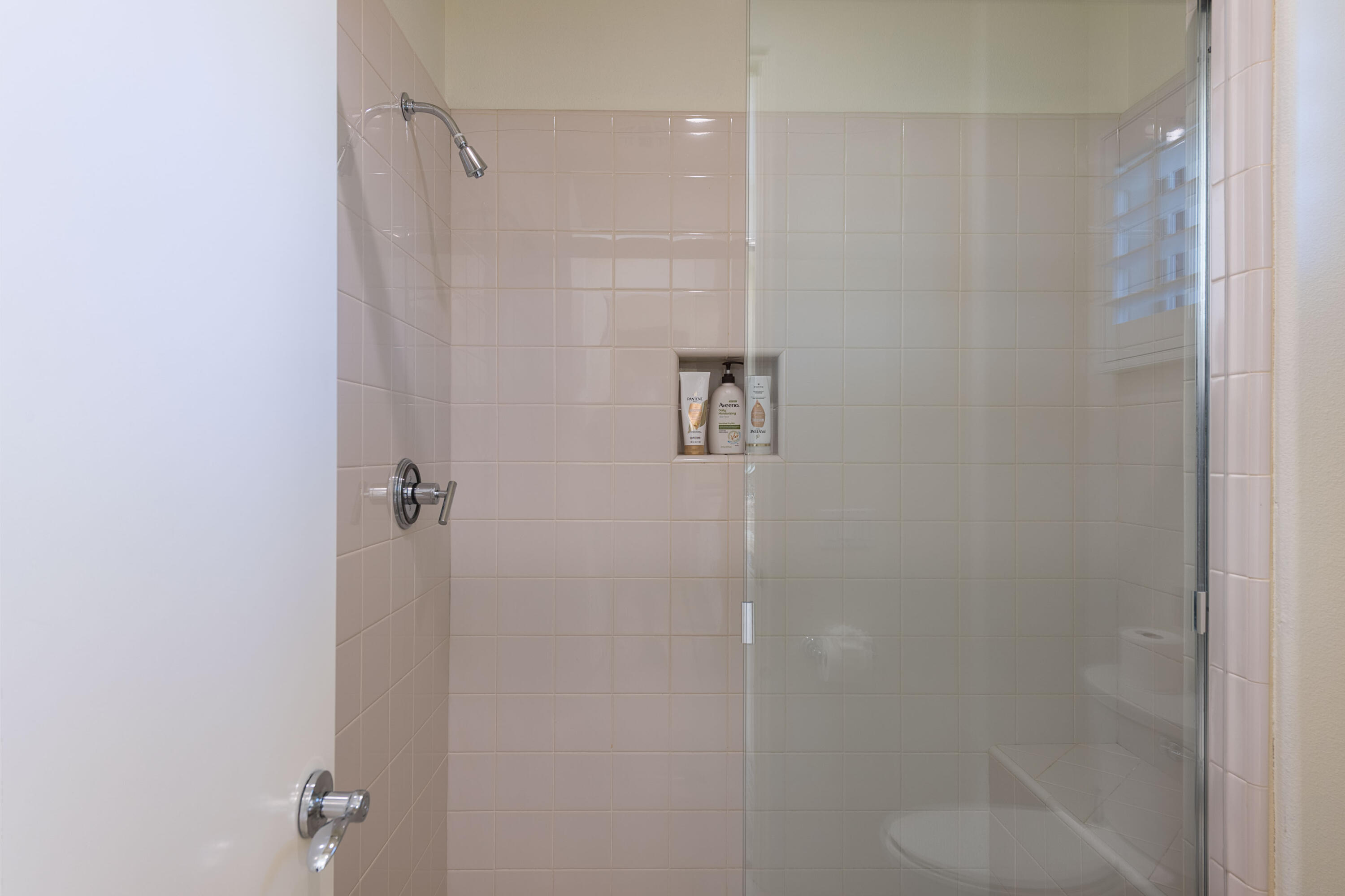 278 Loch Lomond Road Rancho Mirage, CA 92270 - Photo 14 of 49 a bathroom with a shower