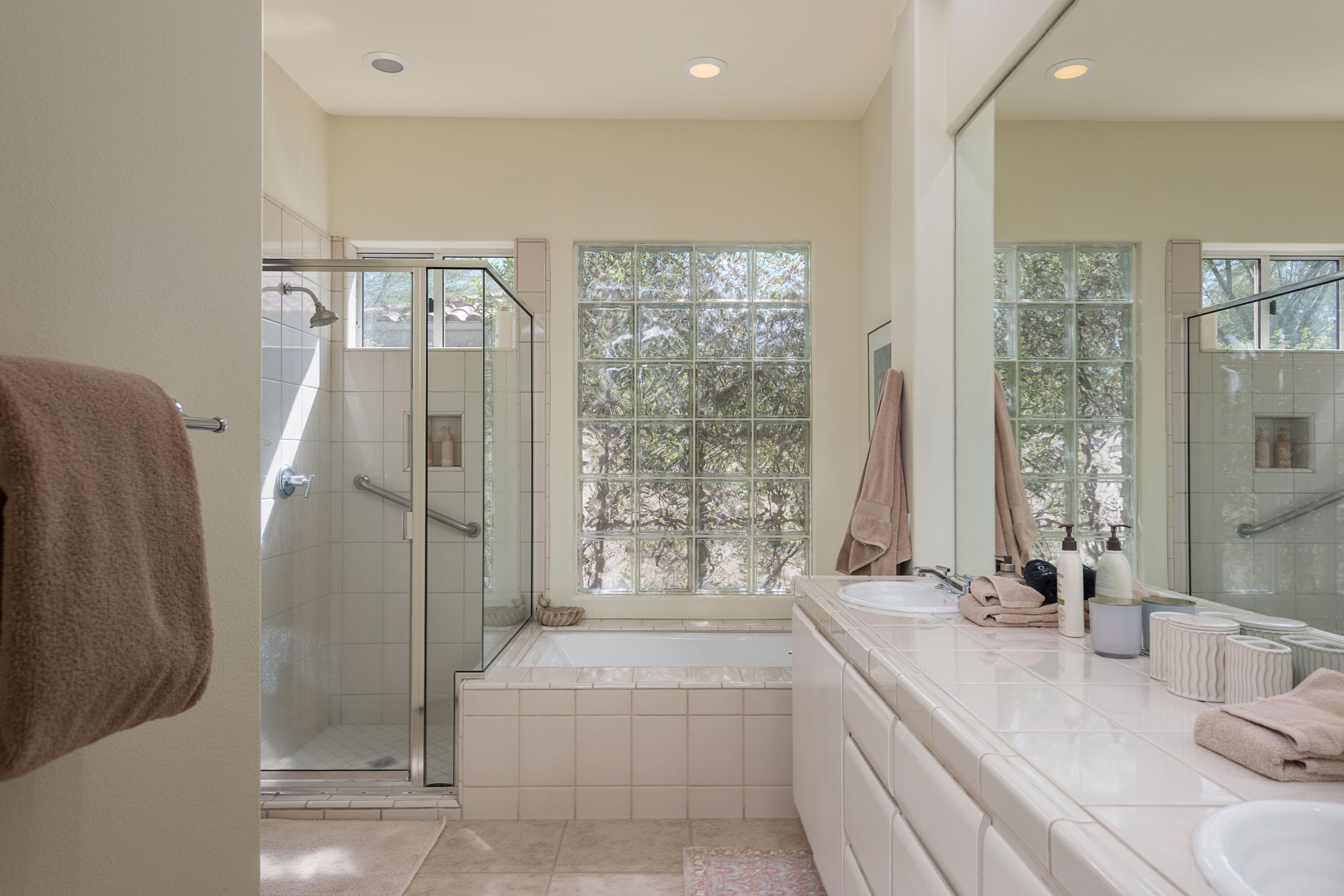 278 Loch Lomond Road Rancho Mirage, CA 92270 - Photo 30 of 49 a bathroom with double vanity and a bathtub