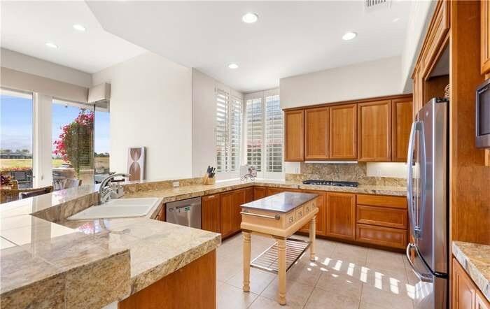 278 Loch Lomond Road Rancho Mirage, CA 92270 - Photo 6 of 31 Kitchen