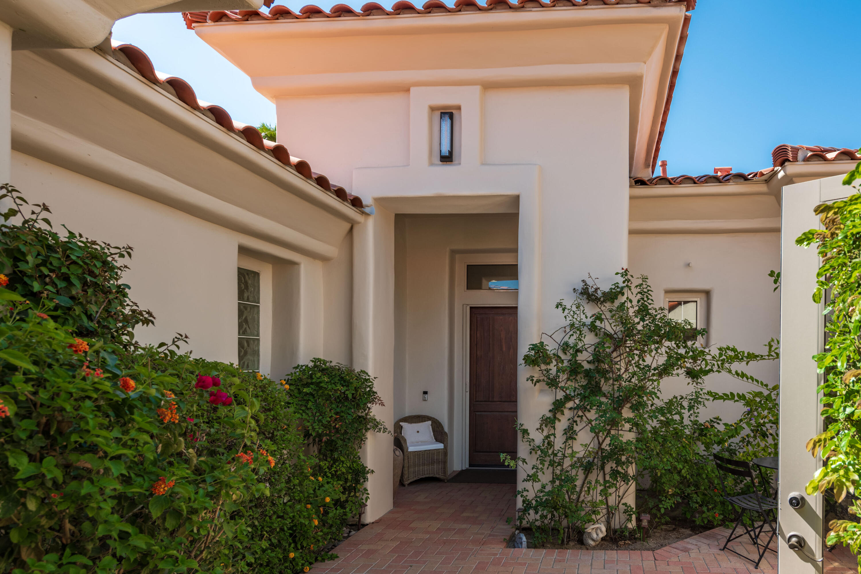 278 Loch Lomond Road Rancho Mirage, CA 92270 - Photo 7 of 49 a front view of a house with plants