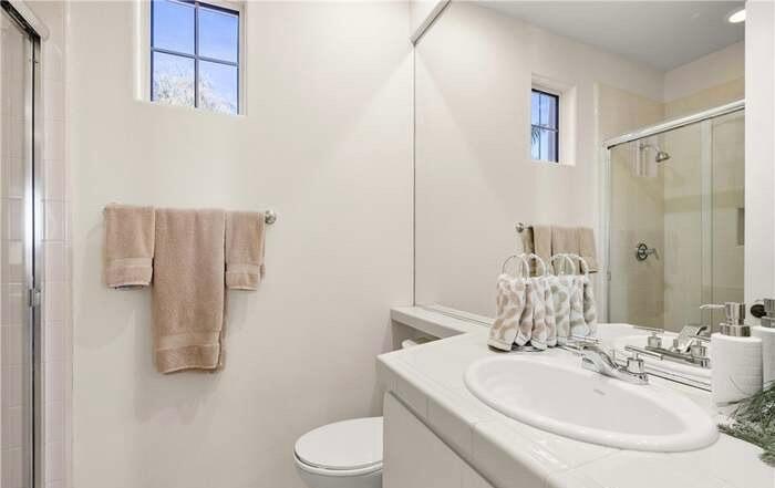 278 Loch Lomond Road Rancho Mirage, CA 92270 - Photo 10 of 31 Guest Bath