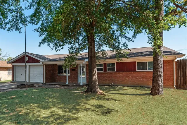 $310,000 | 411 Yorkshire Drive, Euless, TX 76040