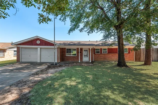 $310,000 | 411 Yorkshire Drive, Euless, TX 76040