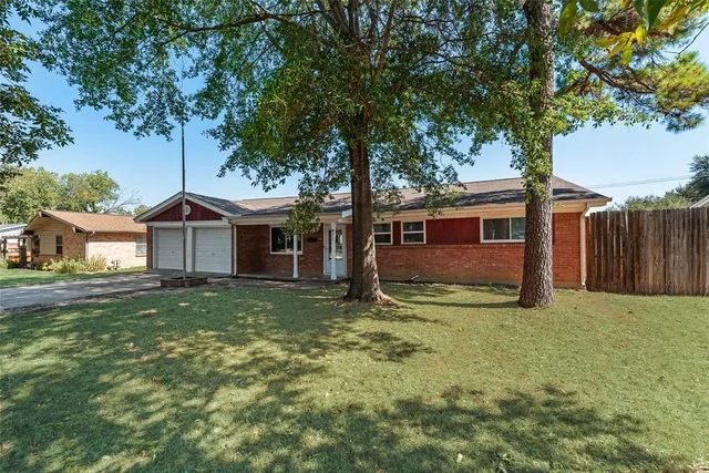 $310,000 | 411 Yorkshire Drive, Euless, TX 76040