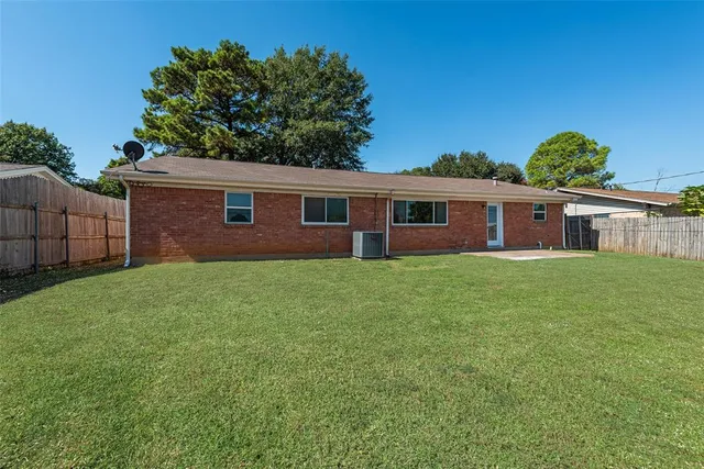 $310,000 | 411 Yorkshire Drive, Euless, TX 76040