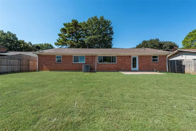 $310,000 | 411 Yorkshire Drive, Euless, TX 76040