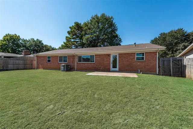 $310,000 | 411 Yorkshire Drive, Euless, TX 76040