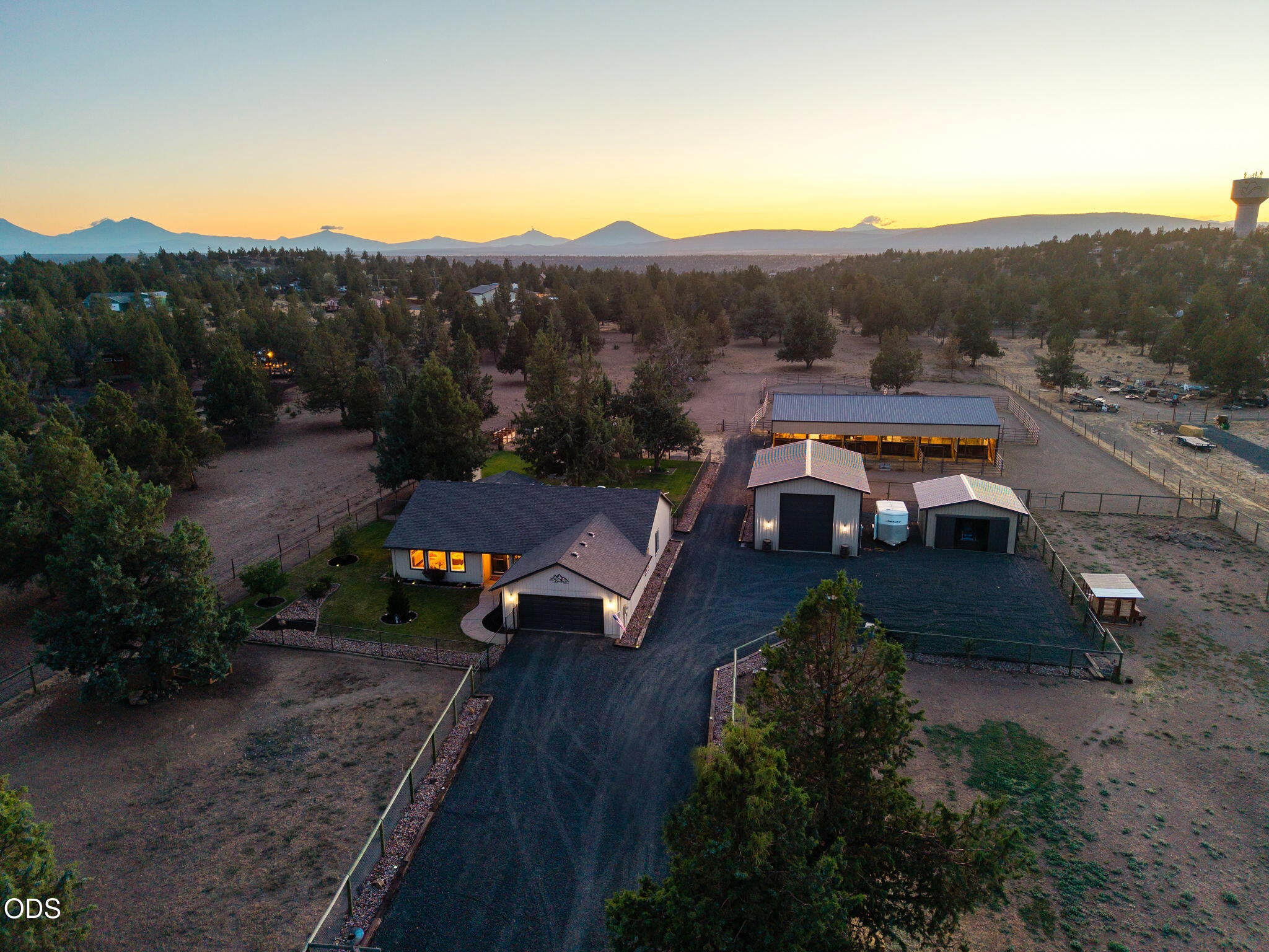 13714 Southwest Chipmunk Road Terrebonne, OR 97760 - Photo 1 of 44 Gallery Image 1