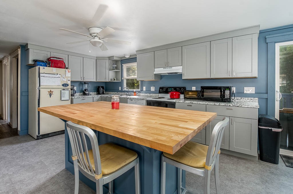 127 St Leon Avenue Woonsocket, RI 02895 - Photo 5 of 32