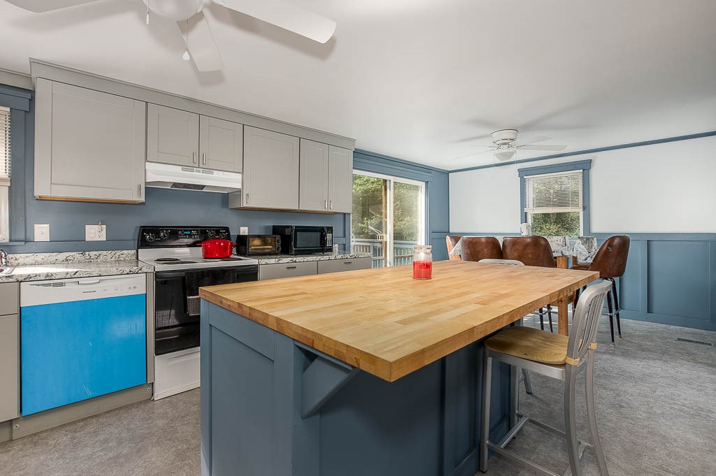 127 St Leon Avenue Woonsocket, RI 02895 - Photo 8 of 32