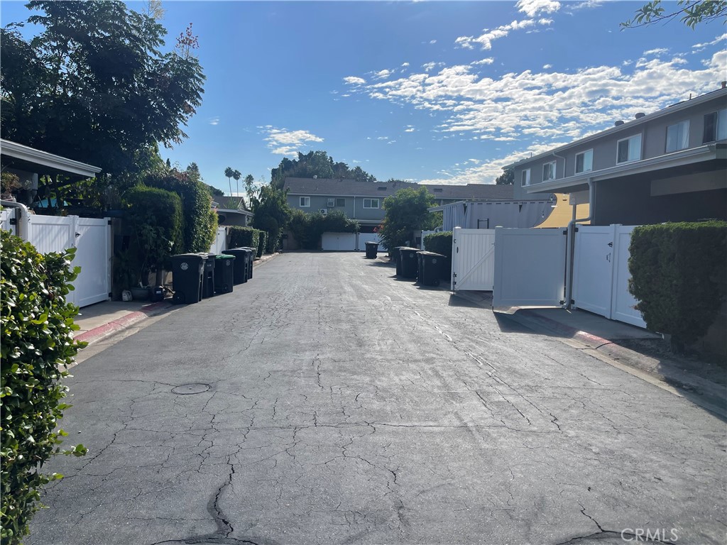 1777 Mitchell Avenue, Unit 29 Tustin, CA 92780 - Photo 3 of 26 a view of a backyard
