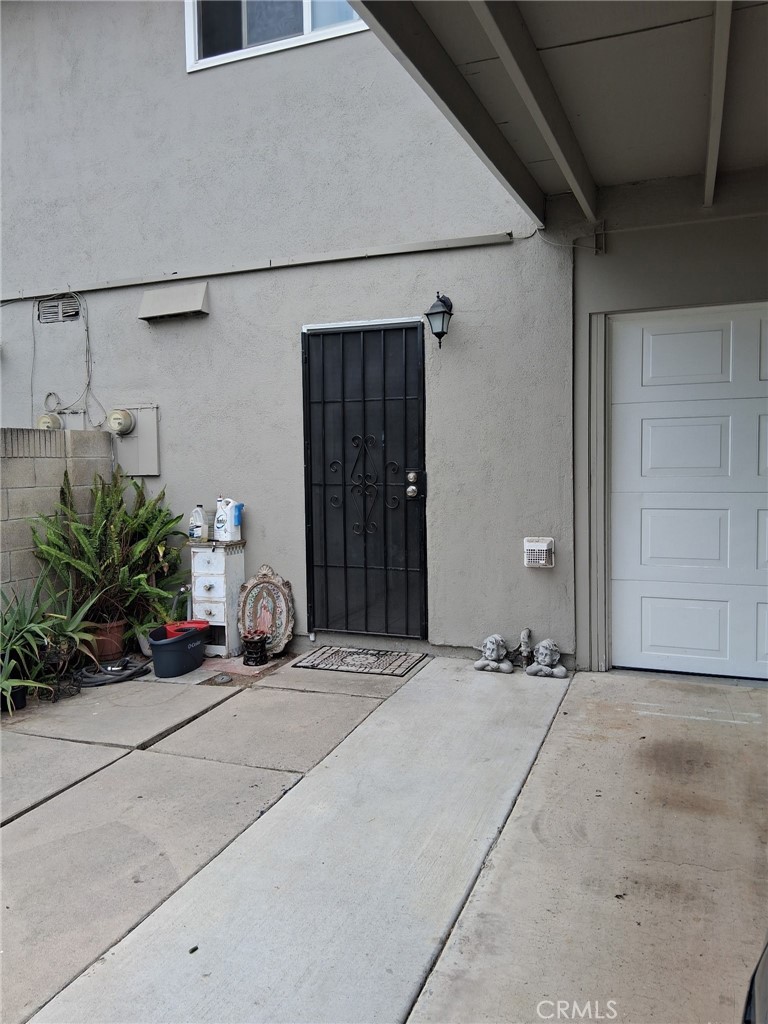 1777 Mitchell Avenue, Unit 29 Tustin, CA 92780 - Photo 6 of 26 a view of a car garage