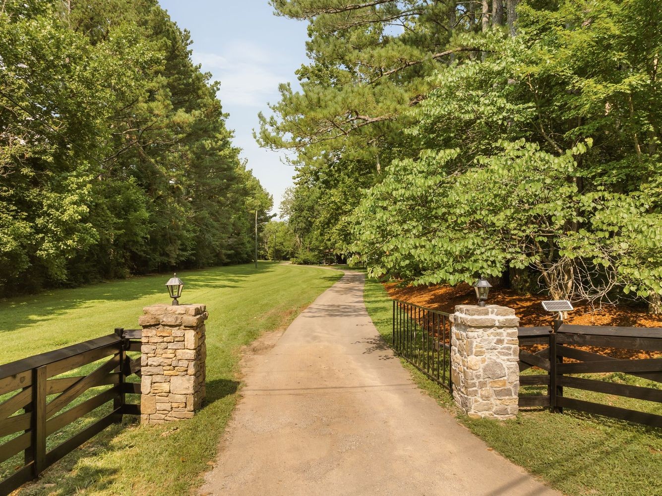 9581 South Harpeth Road Nashville, TN 37221 - Photo 48 of 55 a view of a pathway with a bench
