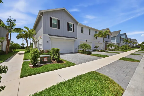 $3,000 | 4910 North Longwood Lake Square, Loxahatchee, FL 33470