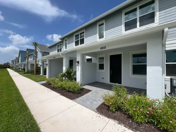 $3,000 | 4910 North Longwood Lake Square, Loxahatchee, FL 33470