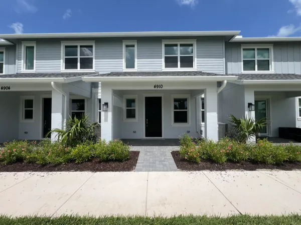 $3,000 | 4910 North Longwood Lake Square, Loxahatchee, FL 33470