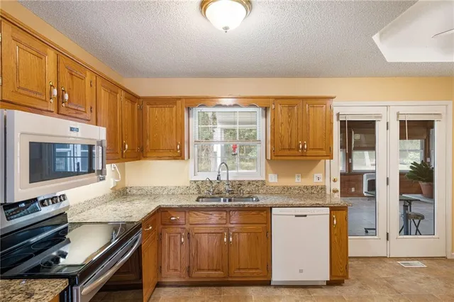 $340,000 | 1655 Sunchase Drive, Warsaw, MO 65355