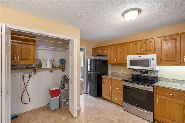 $340,000 | 1655 Sunchase Drive, Warsaw, MO 65355